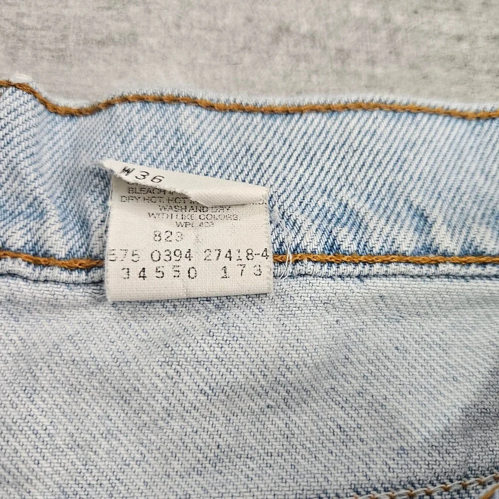 Vintage Levis 550 Relaxed Fit Denim Shorts Light Wash Mens 36 Made in USA 90s